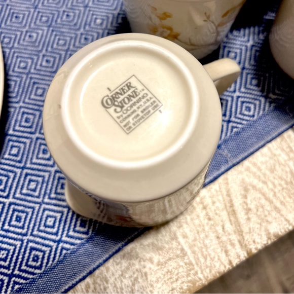 Corningware 8 plates, 1 Creamer 7 mugs Vintage China Blossom - Picture 9 of 12